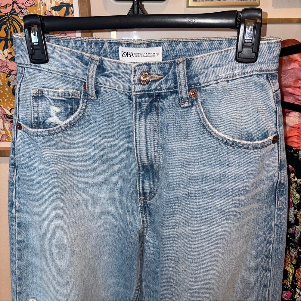 Zara Ultra High Rise Ripped Jeans Light Wash - Picture 7 of 10